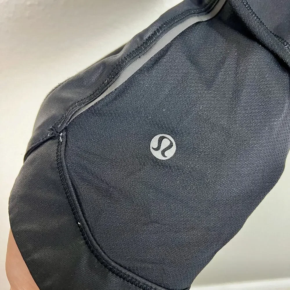 Lululemon Chase‎ Me Crop in Secret Garden Size 6